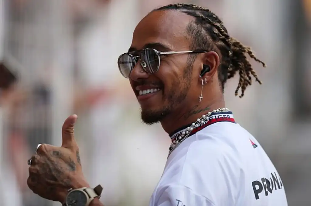 Hamilton remplazaría a Sainz en Ferrari