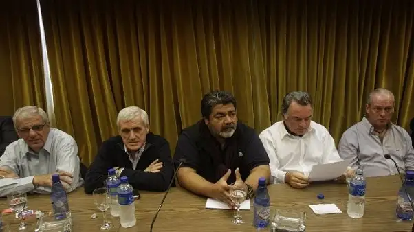 La CGT oficialista aceptó una pauta salarial de 27%