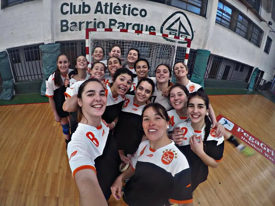 Los tres femeninos en cuartos