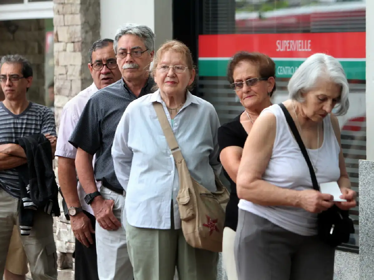 Piden a los bancos que devuelvan a los jubilados lo que les retuvieron cuando cobraron el bono