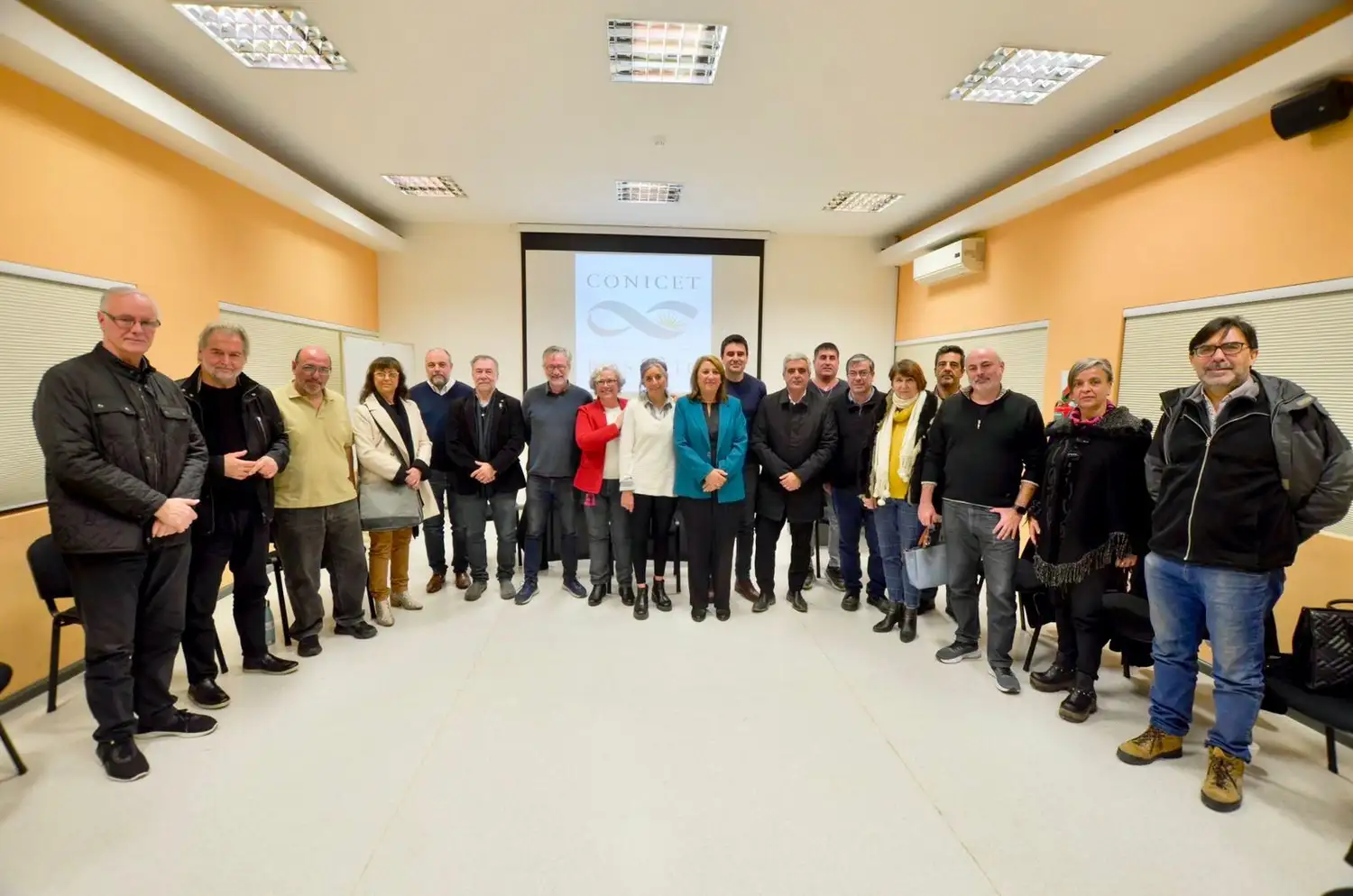 El encuentro apuntó a tejer estrategias para evitar el desfinanciamiento del CONICET.