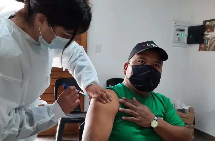 Anunciaron la segunda dosis libre para mayores de 18 años en la Provincia