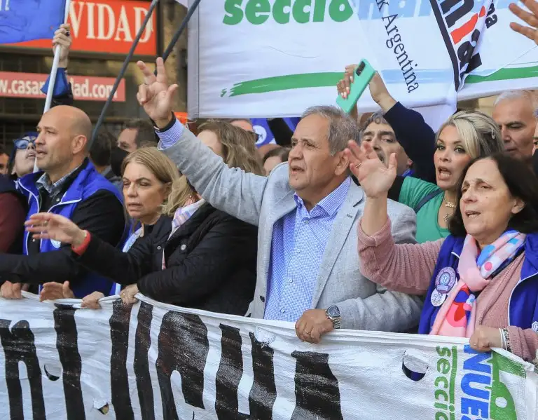 El gremio conducido por Sergio Palazzo acordó un adelanto para septiembre del 16,8%