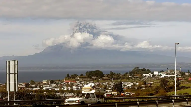 Persiste la alerta roja en Chile debido a que el volcán Calbuco se mantiene inestable