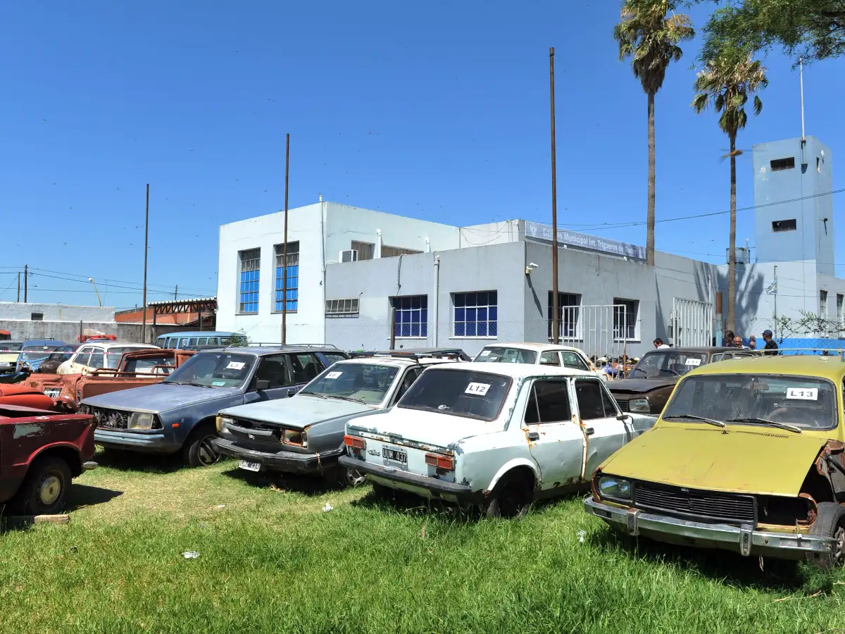 El municipio saca a remate 7 autos y 43 motos