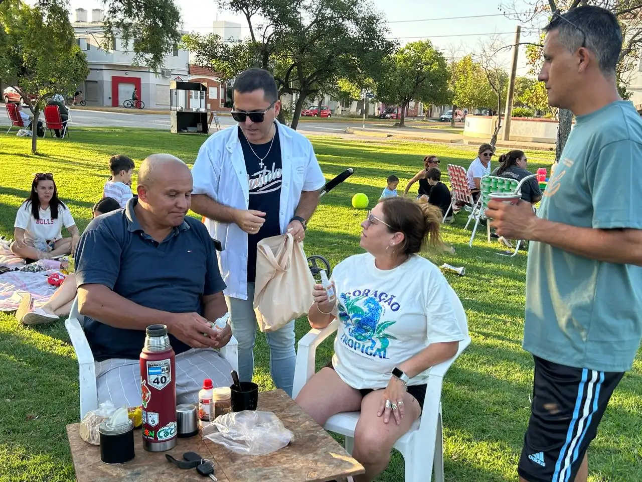 Dengue: el municipio distribuyó repelente contra mosquitos en plazas