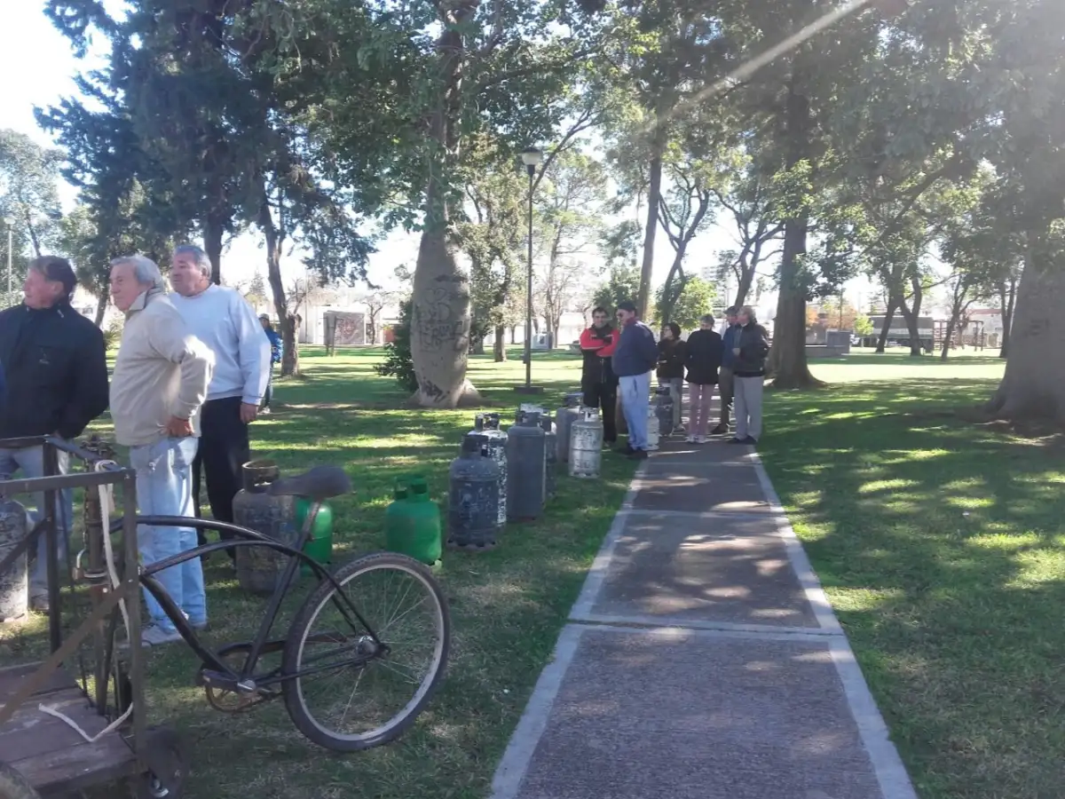 Garrafas “solidarias” en Plaza San Francisco y La Milka