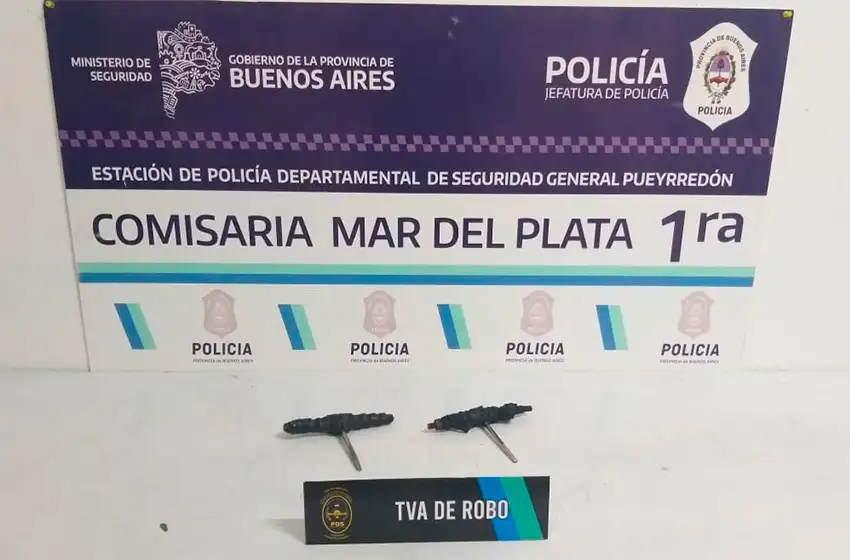 Video: con yugas, atrapan a tres jóvenes que habían marcado una moto