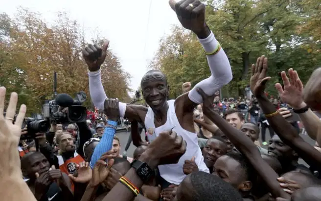 Eliud Kipchoge corrió una maratón en menos de dos horas