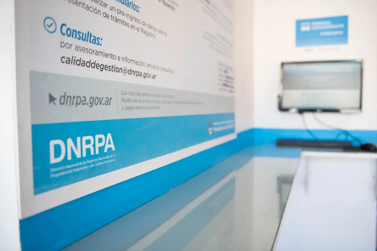 También renunciaron decenas de encargados e interventores de Registros por el ajuste.