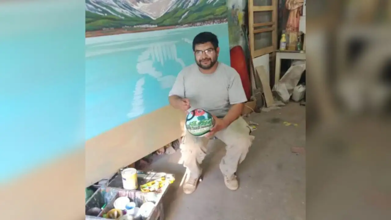 Un pintor isabelense unió su arte con el fútbol