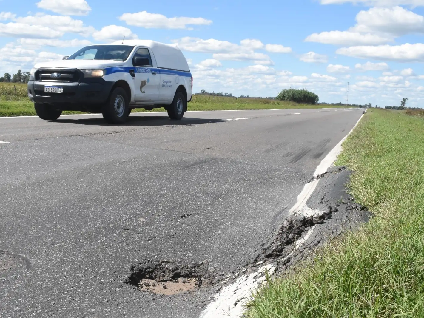 La senadora Di Gregorio, en su presentación, incluyó evidencias del estado calamitoso de la ruta 33 en el ámbito de General López, como así también de la 8 y la 7. Foto: Sur24