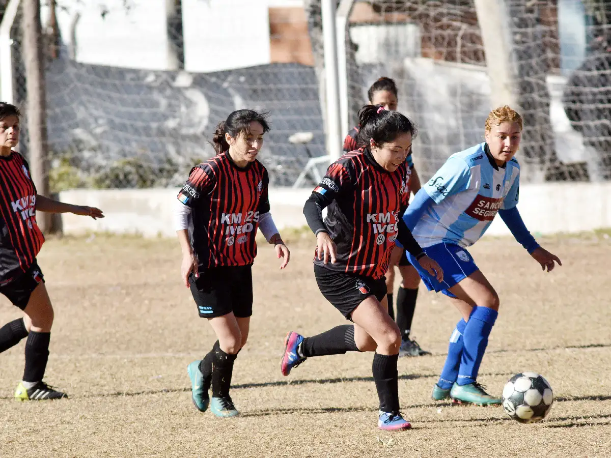 Arrasaron las chicas de Defensores