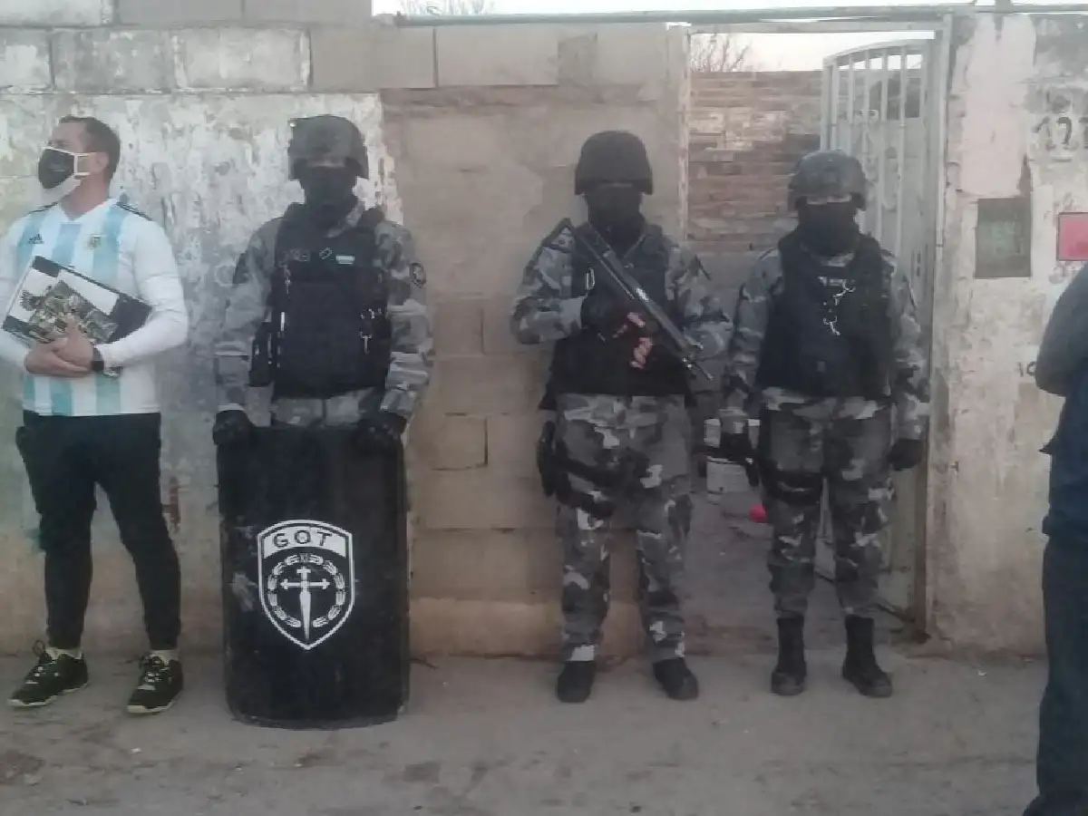Detienen a dos jóvenes por robo calificado en Frontera