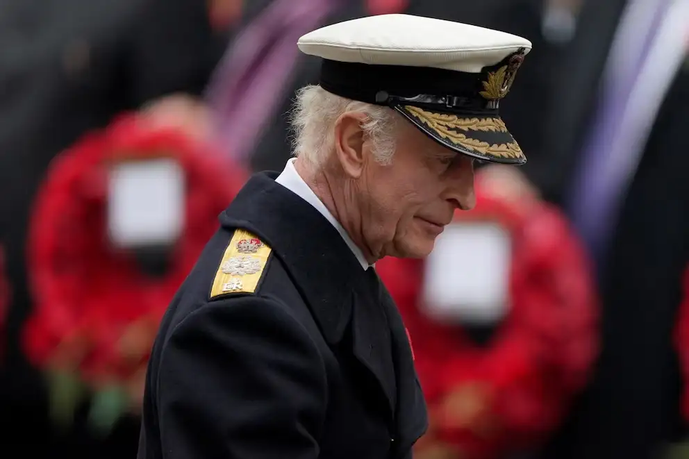 El rey Carlos III encabezó el domingo a la nación en un silencio de dos minutos en memoria del personal militar caído en el centro de Londres