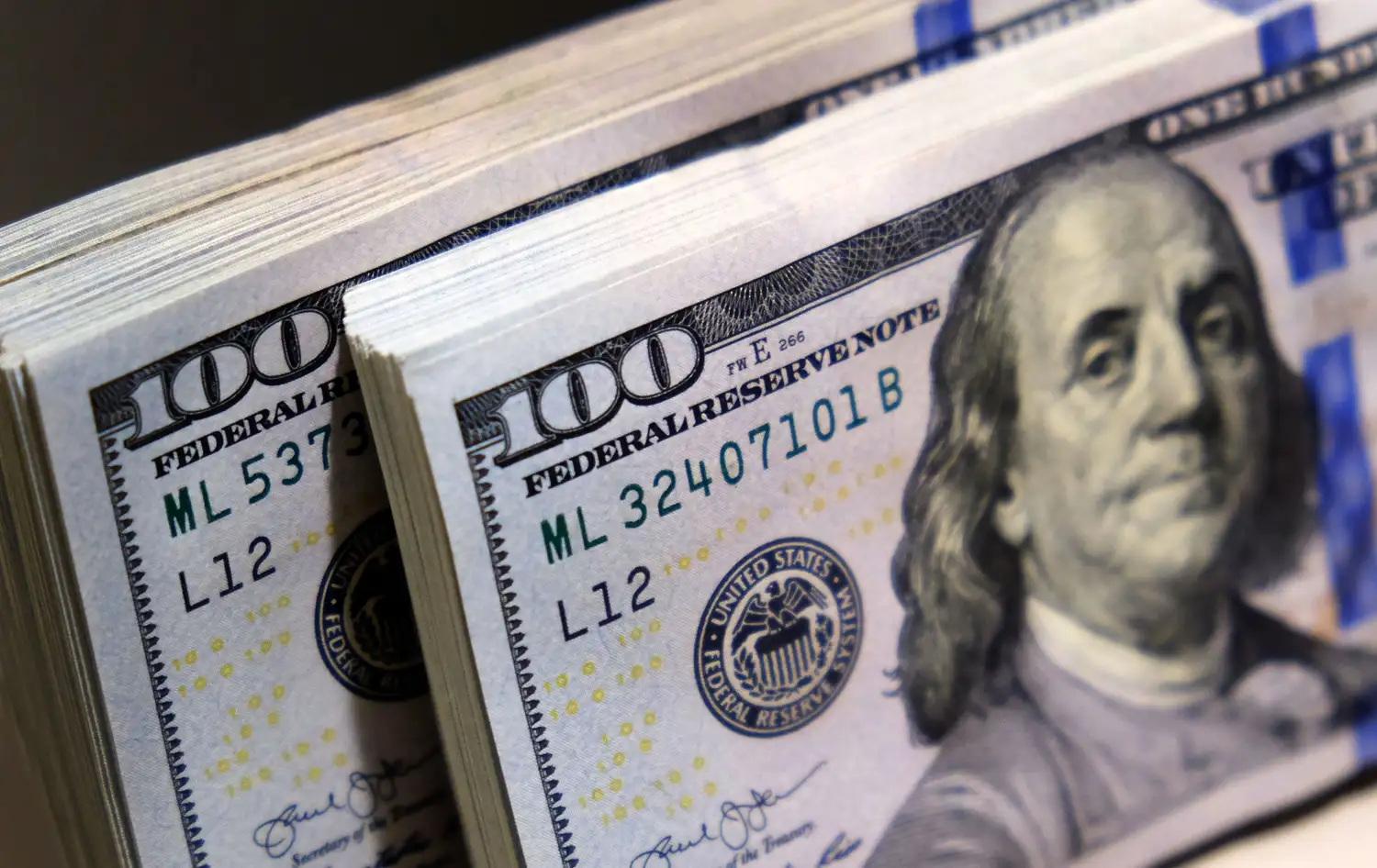 Rumbo económico: ya opera la devaluación del peso y está más caro que el precio anunciado por Caputo