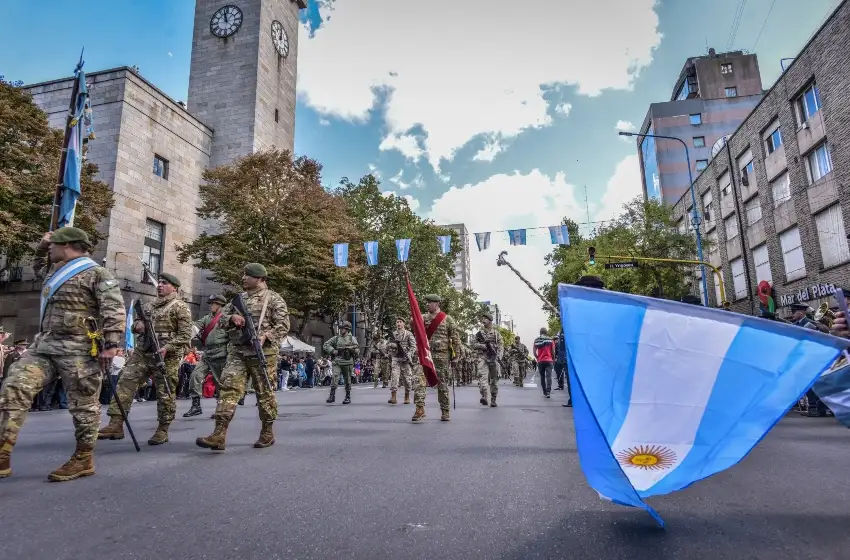Desfile por Malvinas a 42 años de la gesta.