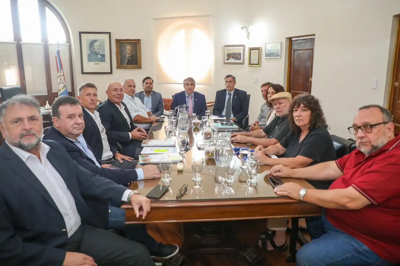 El gobierno convocó los gremios de la administración central.