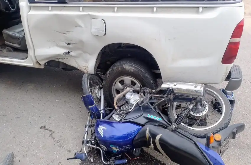 Choque en el barrio Caisamar: el motociclista carecía de licencia y seguro