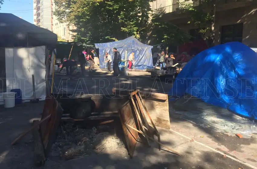 Acampe: no hubo acuerdo y volvieron a cortar el centro