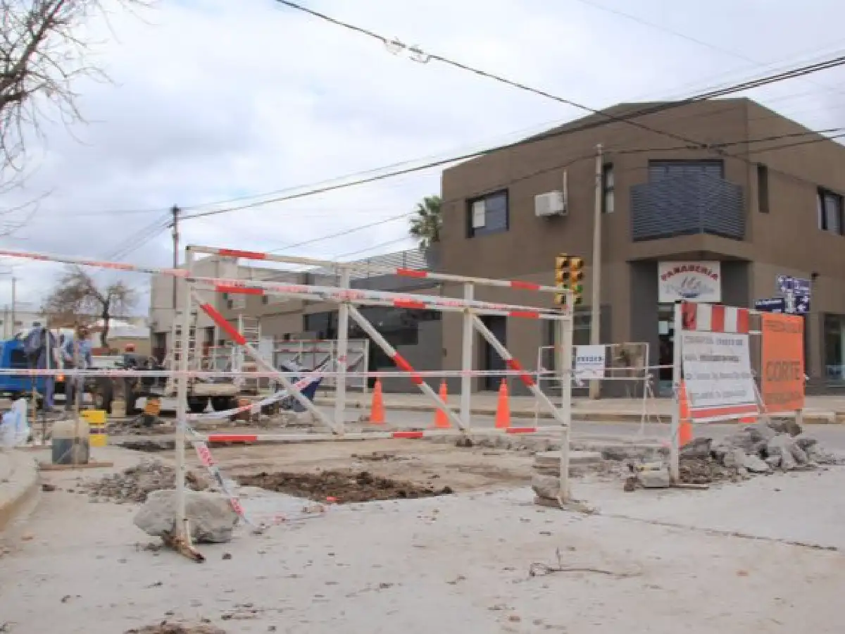Charcos, baches y circulación riesgosa