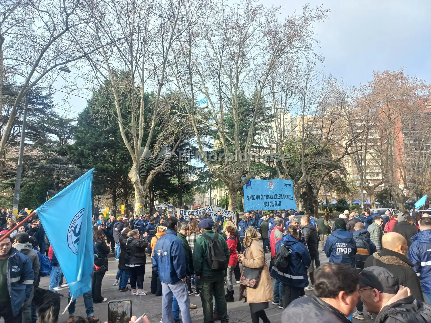 El STM se manifestó en las puertas del Municipio.