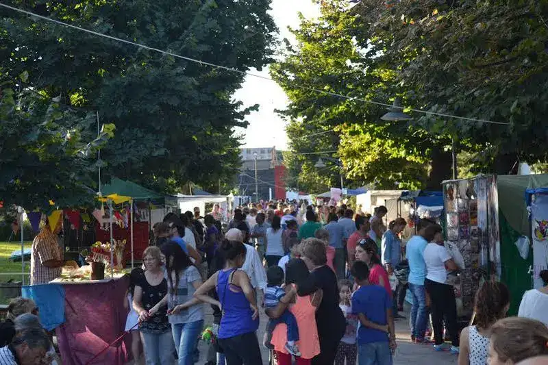 Feria de Artesanos en Villa Cañás.