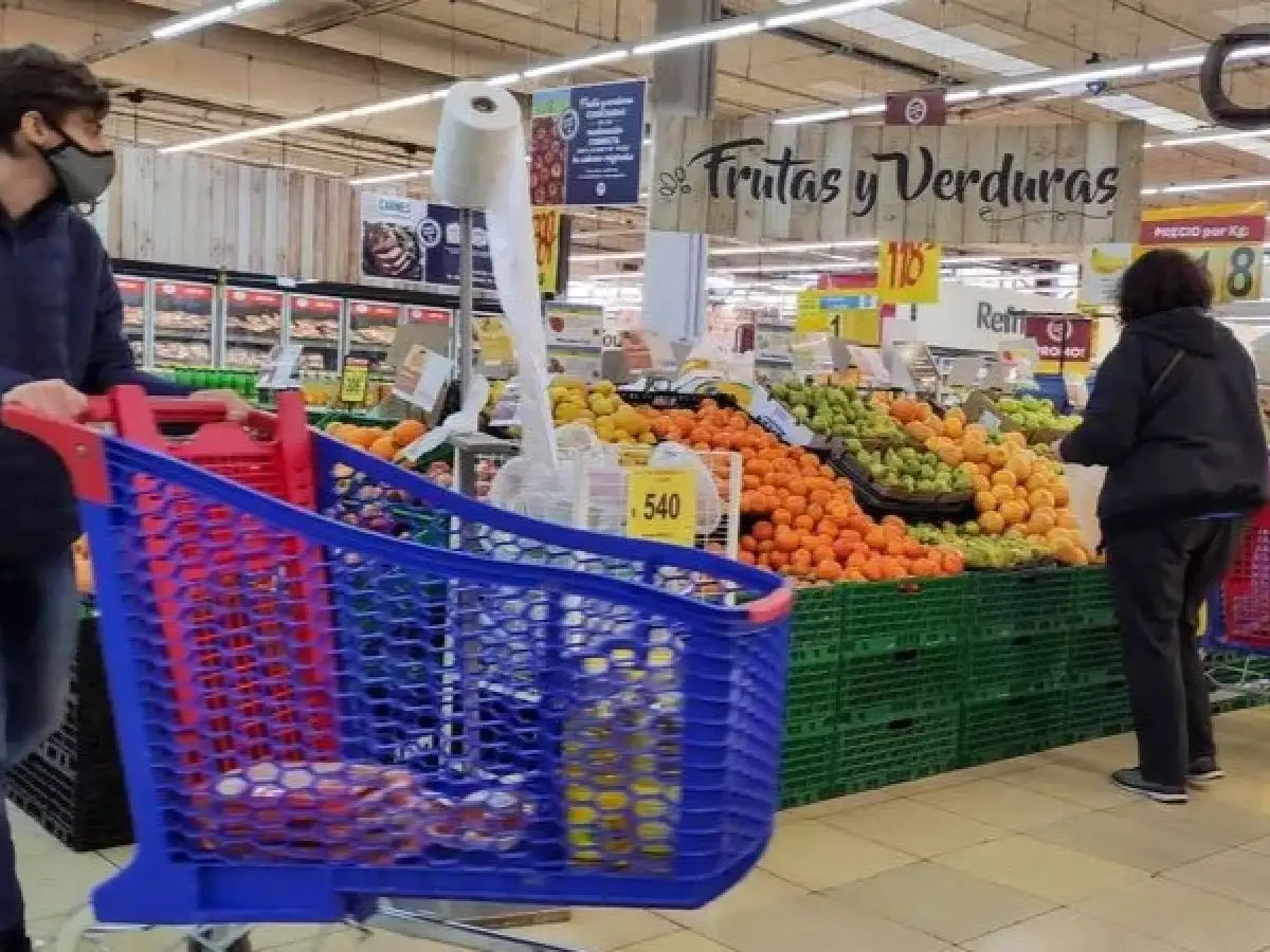 Para no ser pobre una familia tipo necesitó ingresos por casi $100.000