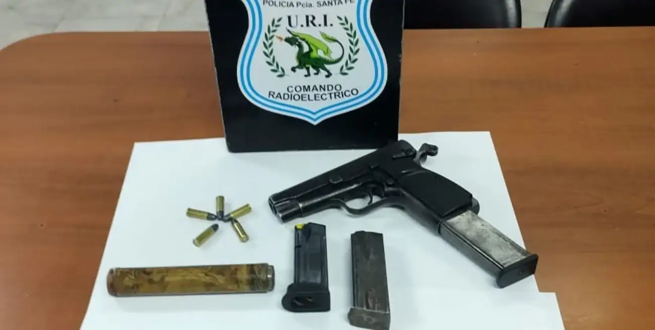 El peligroso armamento que fue secuestrado en poder de los menores.