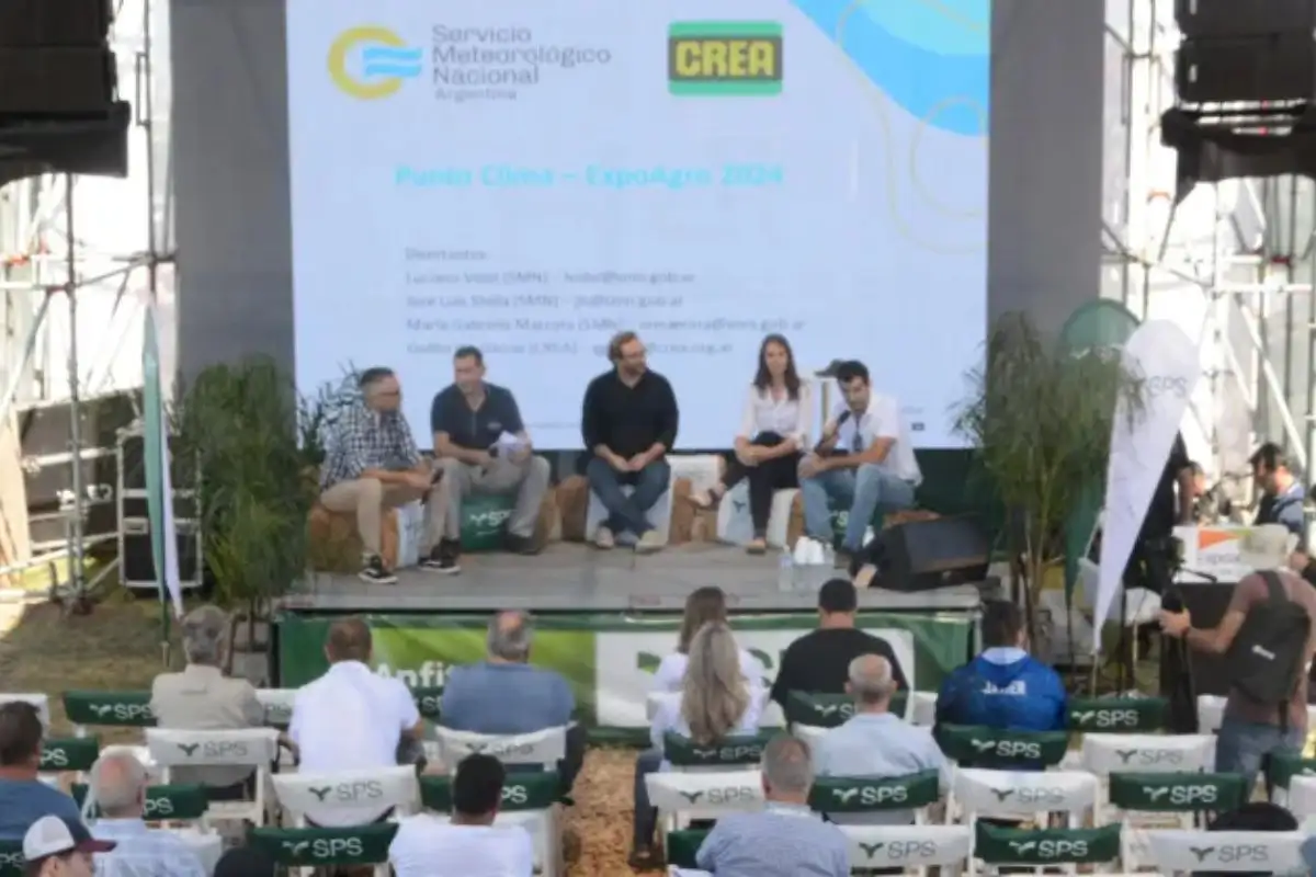 El profesional se presentó en Expoagro 2024 sumando sus conocimientos luego del panel "Tiempo y Clima" con técnicos del Servicio Meteorológico Nacional y CREA.