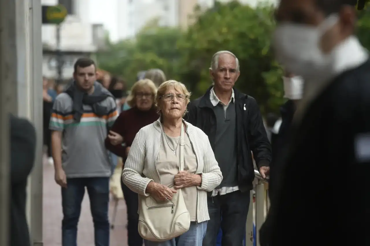 El bono será otorgado a titulares de prestaciones contributivas y no contributivas (Foto: Anses)