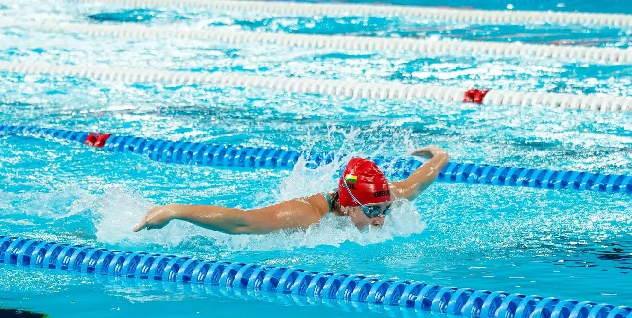 El Invencible Centro Acuático Provincial fue escenario de una jornada de finales de natación, con marcas destacadas y nuevos récords Suramericanos.