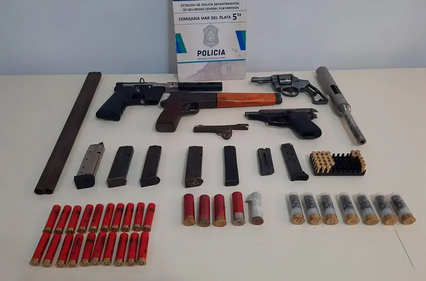No le quiso arreglar el auto y "arrancó" a los tiros