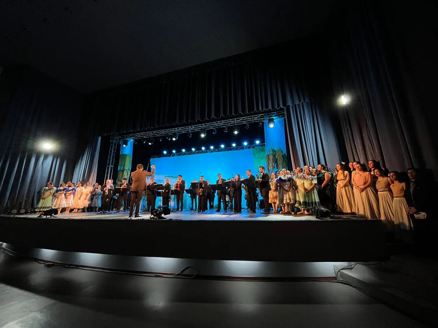 La Banda Municipal junto al Ballet Estable.