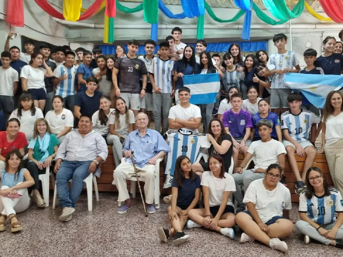 Dos generaciones unidas por la pasión a la selección     