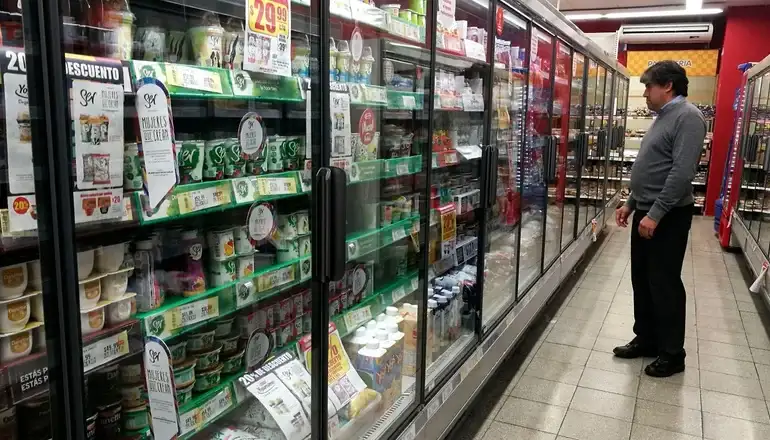 Supermercados muestran leve repunte interanual en febrero: suben 1,5% las ventas