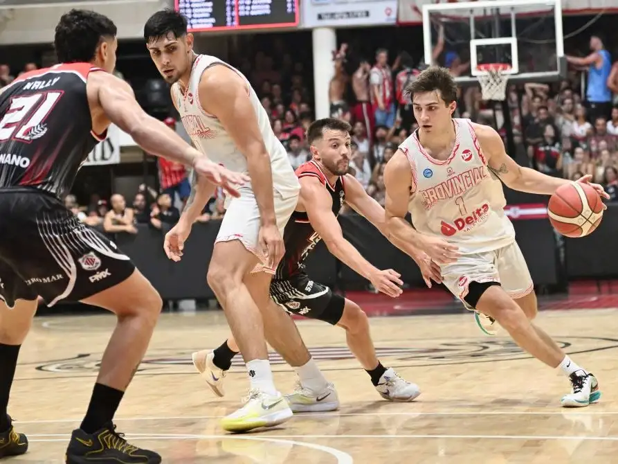 El Tricolor, además, enfiló su tercera derrota seguida en 2026 luego de perder con el líder Provincial de Rosario por 70-83.