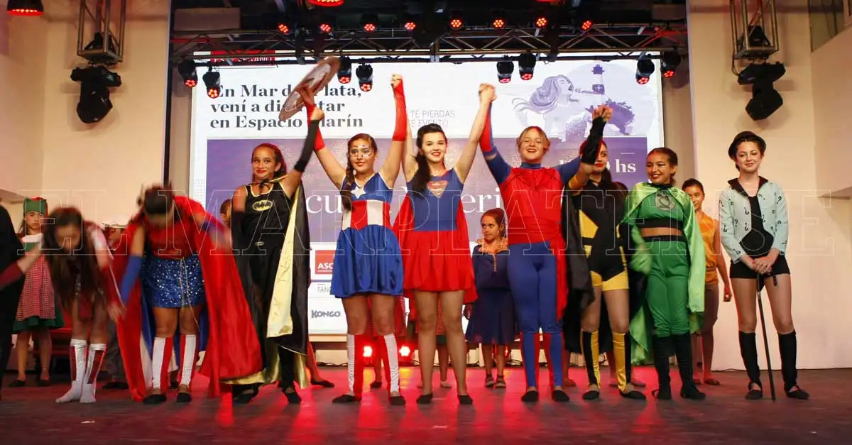 Alumnos de la escuela de Valeria Lynch exhibieron su talento