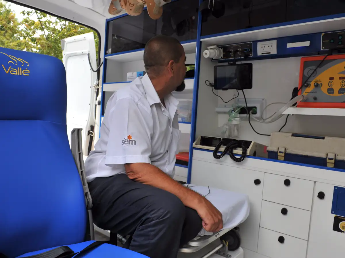 Ucemed presentó ambulancia  con última tecnología: tiene videollamada y cámara de seguridad 