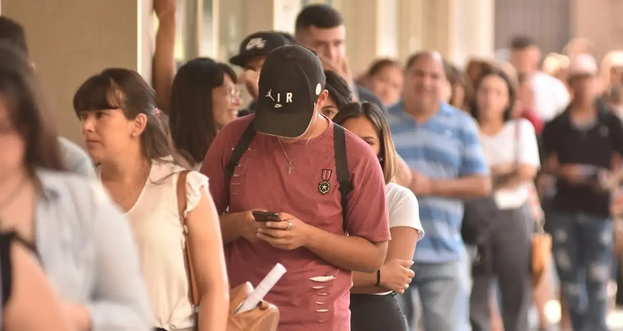 El INDEC reportó un aumento de la desocupación en Santa Fe y Rosario, con un alza de la informalidad en el país durante el segundo trimestre del 2025.