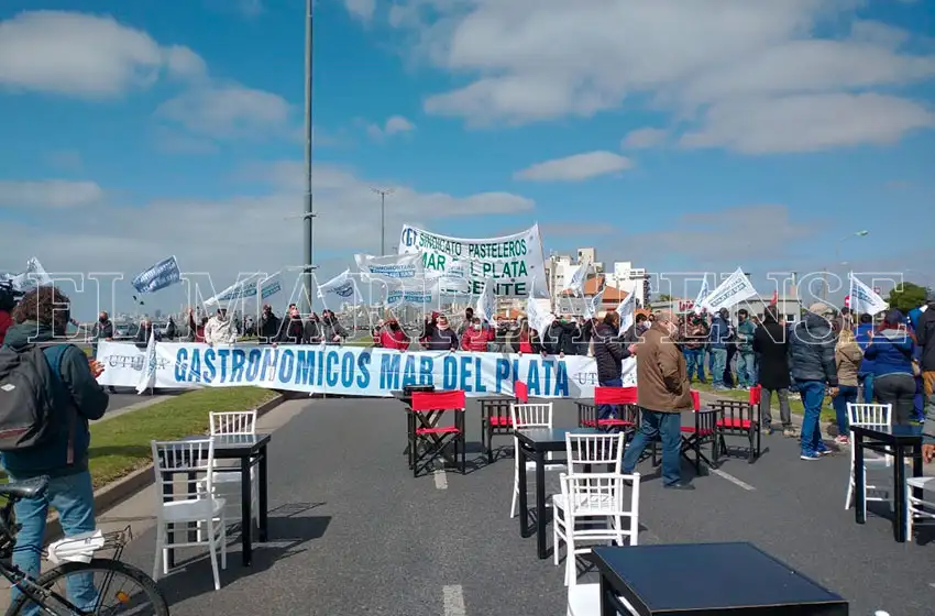 Masivo reclamo gastronómico: "Pedimos al gobernador que entienda que mucha gente depende de eso"