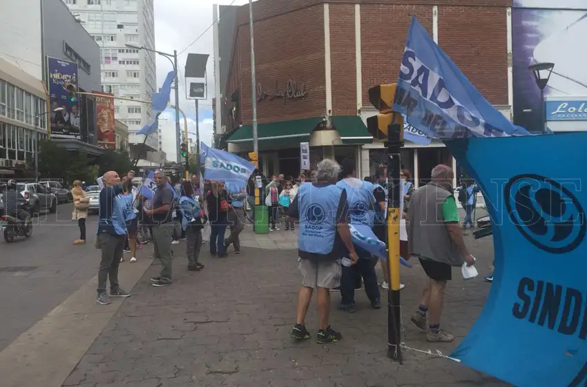 Docentes: "Deben llevar a la práctica el diálogo que predican"