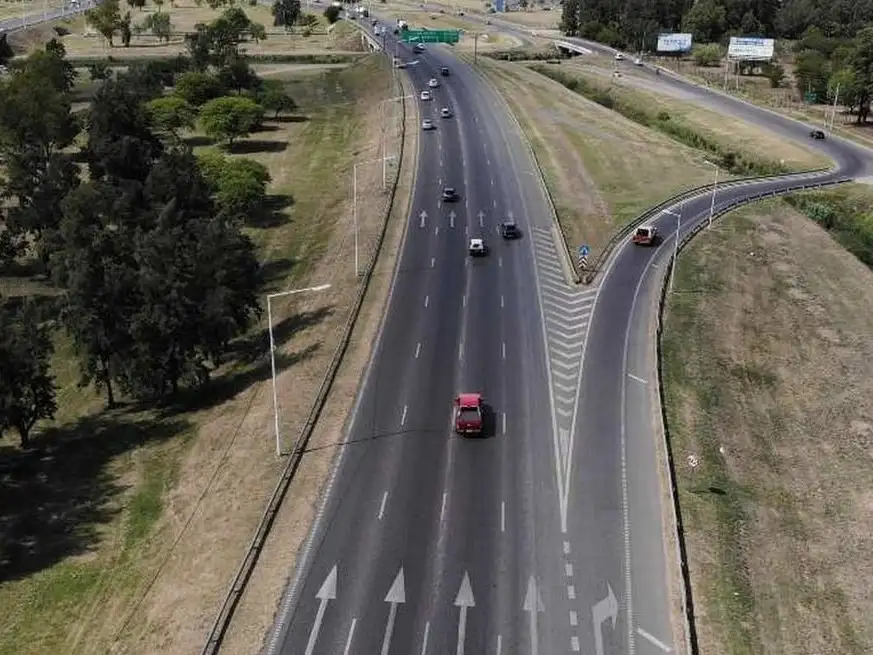 La Avenida de Circunvalación de Rosario se encuentra en un estado de abandono preocupante, lo que ha generado alarma entre las autoridades municipales.