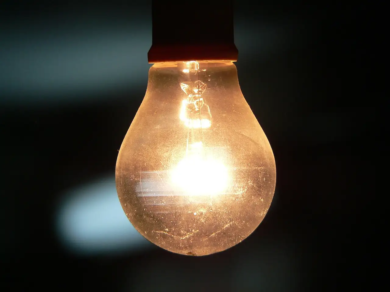 Energía: la demanda cayó empujada por empresas