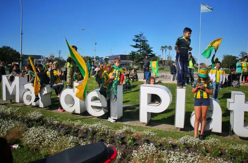 Los hinchas de Aldosivi se preparan para festejar el ascenso