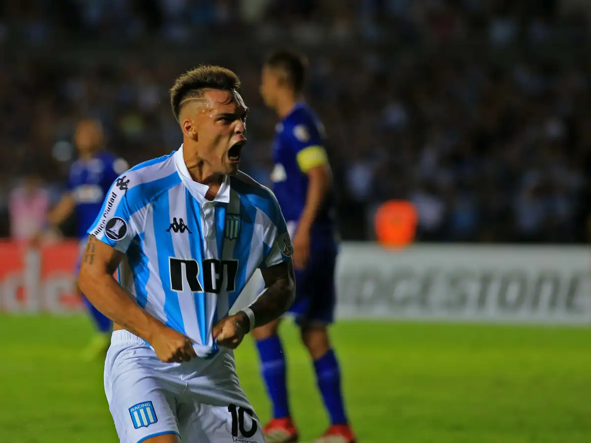 Racing arrancó pisando fuerte
