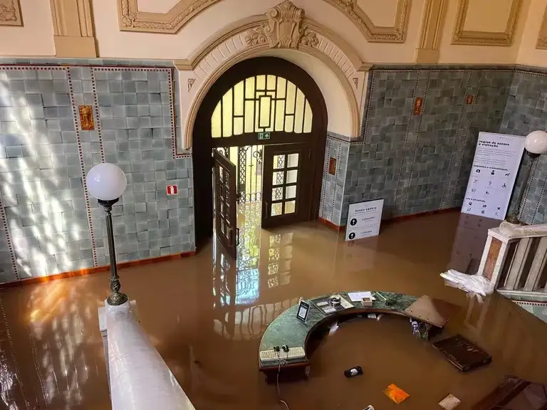 La inundación en el interior del Museo de Arte de Rio Grande do Sul (MARGS) en Porto Alegre (Brasil).