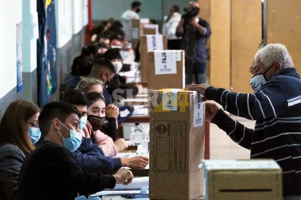 Con dos sistemas electorales y en pandemia: cómo hay que hacer para votar el domingo 