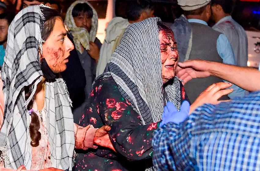 Se reanudan las evacuaciones tras el atentado de ISIS con más de 100 muertos