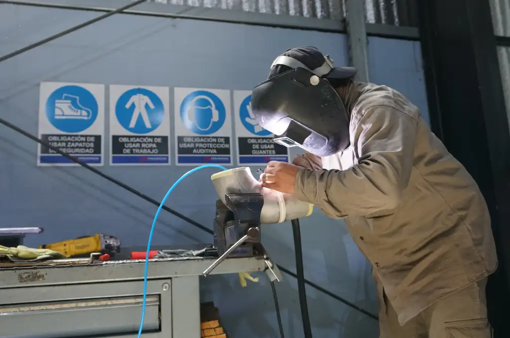 La producción industrial cae por tercera vez consecutiva